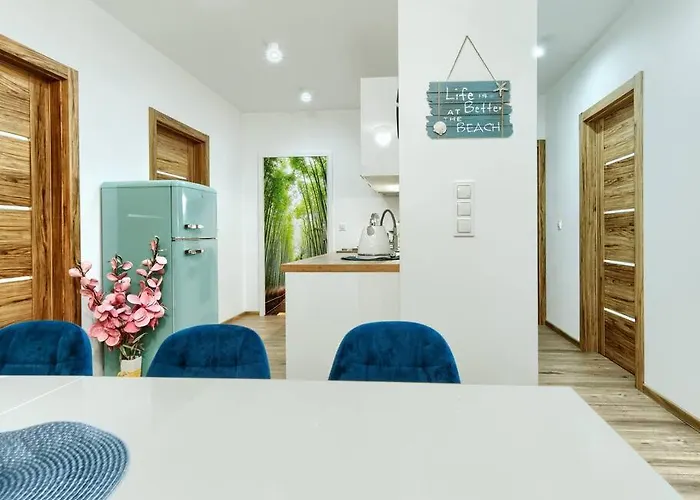 Happiness Holidays - Old Town 10 *